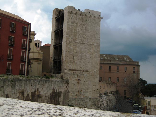 Cagliari: Torre dell'Elefante, Quartiere Castello